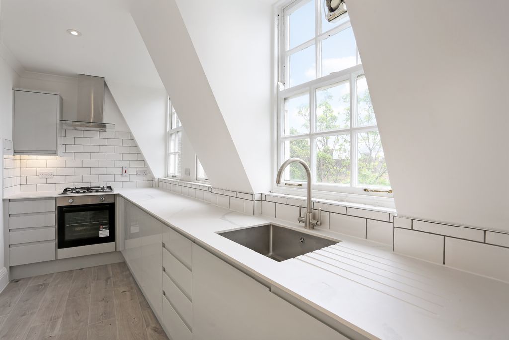 Property photo 1 of 11 Flat 7, Westminster