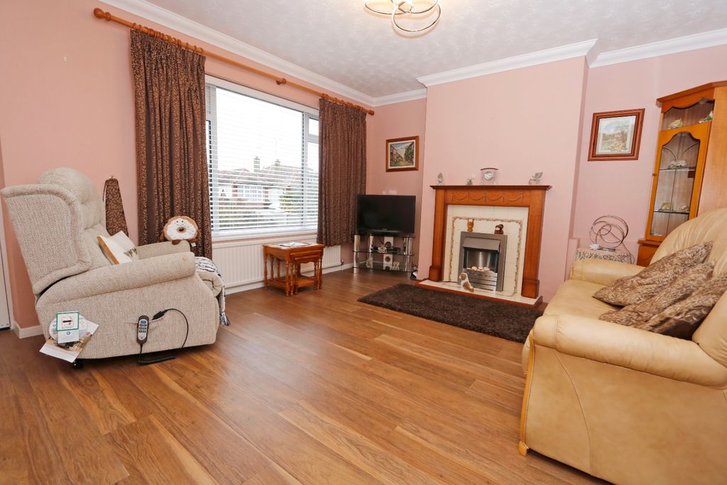 Property photo 2 of 14 4814984