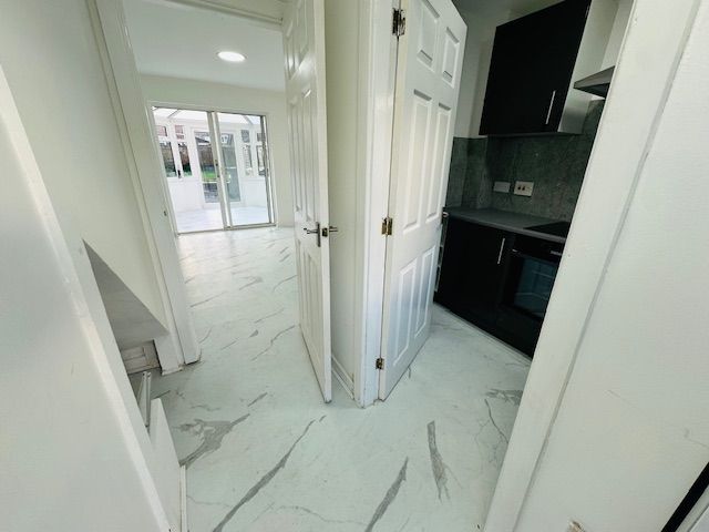 Property photo 2 of 14 Hallway