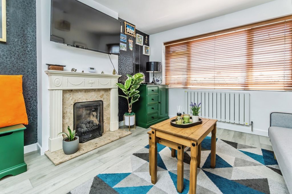 Property photo 2 of 17 Pbox-Img.Jpg