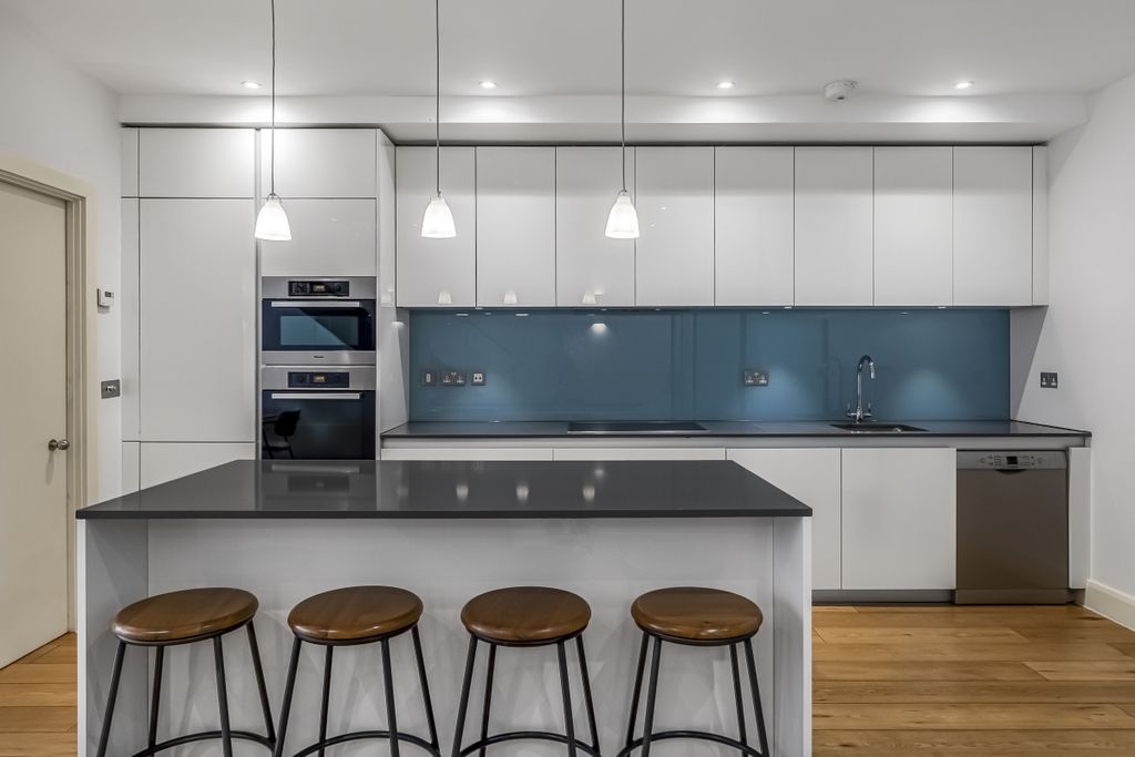 Property photo 3 of 40 6_Cavendish_Mews_...