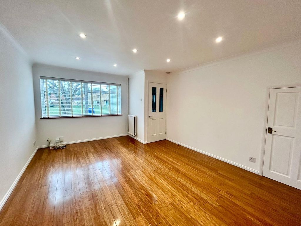 Property photo 2 of 10 Picture No. 15