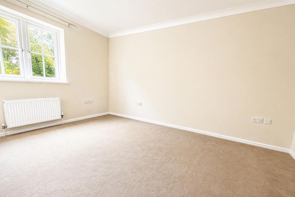 Property photo 1 of 16 Bedroom