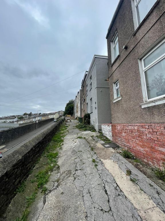 Property photo 3 of 9