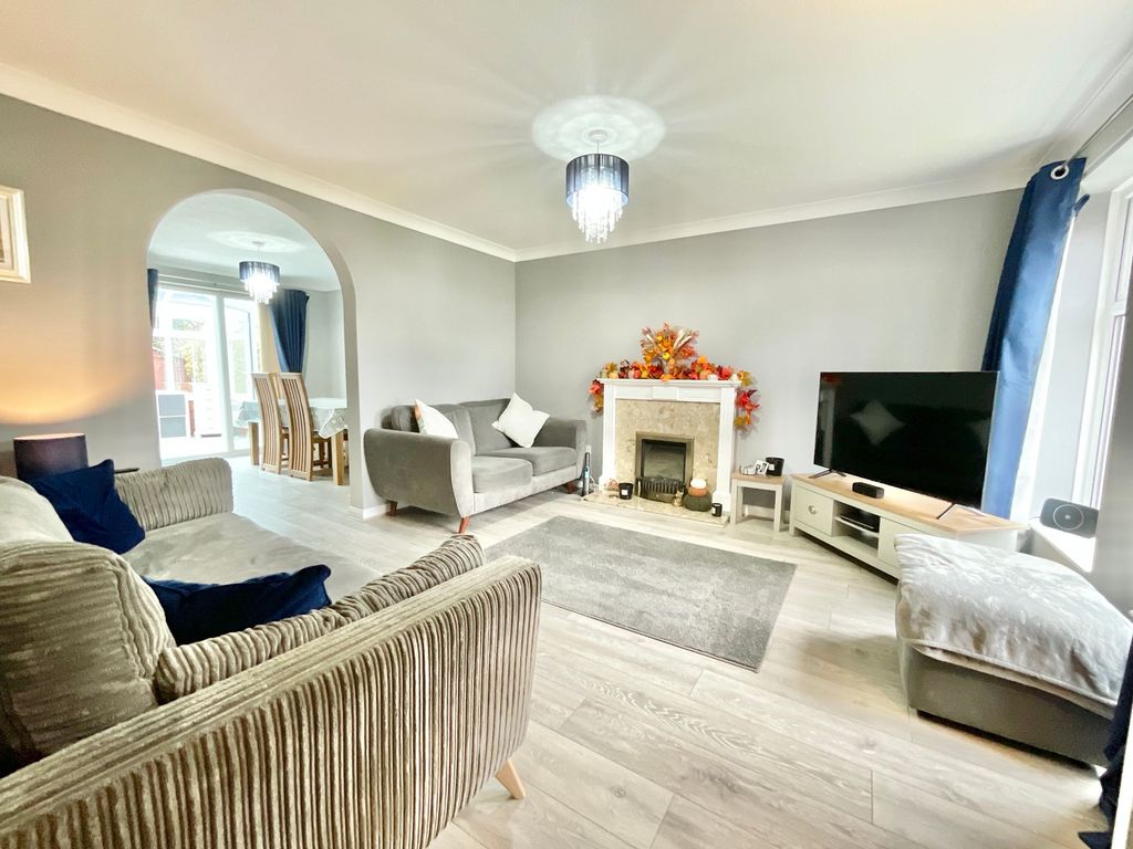 Property photo 2 of 27