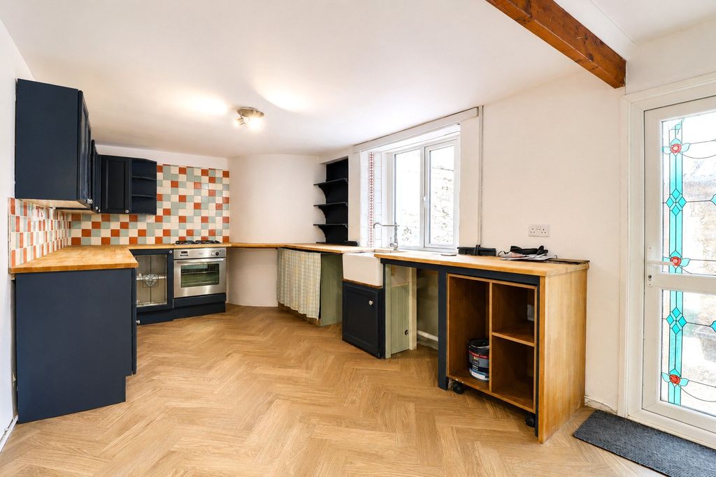 Property photo 2 of 17 2 - Picture No. 12