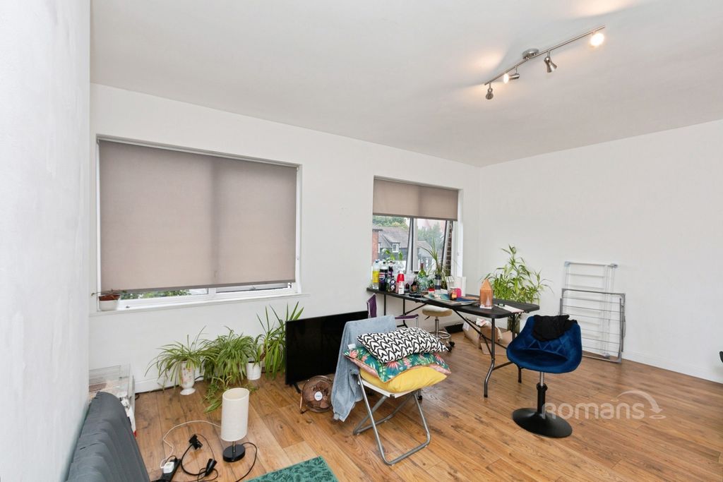 Property photo 3 of 8 Pbox-Img.Jpg