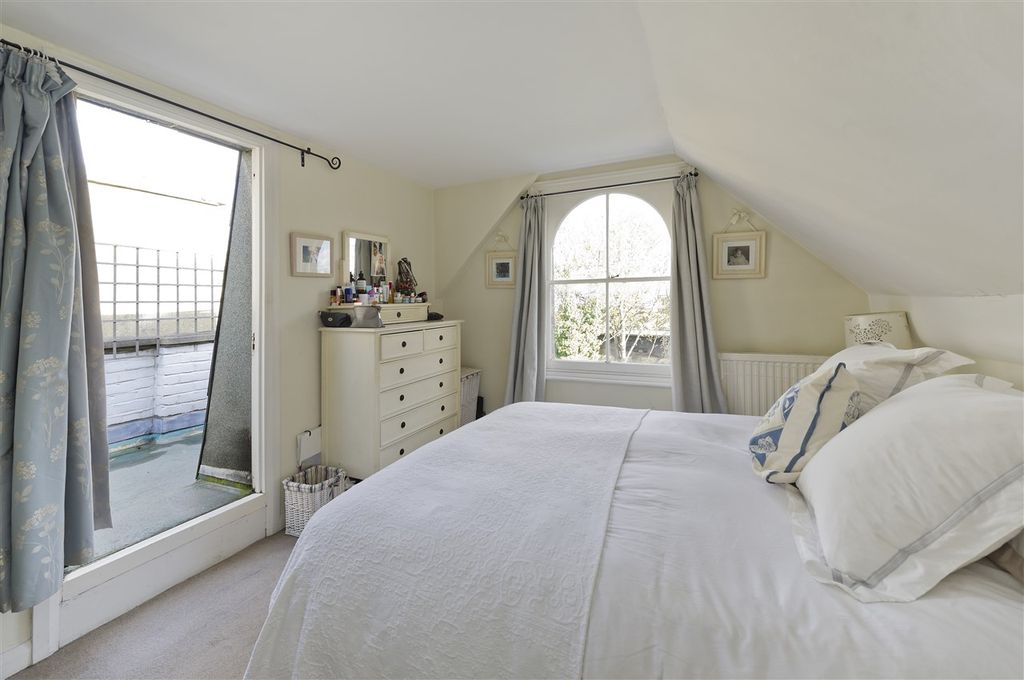 Property photo 3 of 7 Bedroom