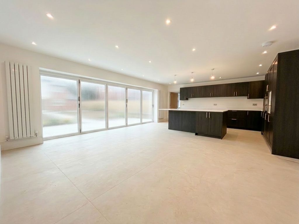 Property photo 1 of 6 Kitchen/Breakfast Room