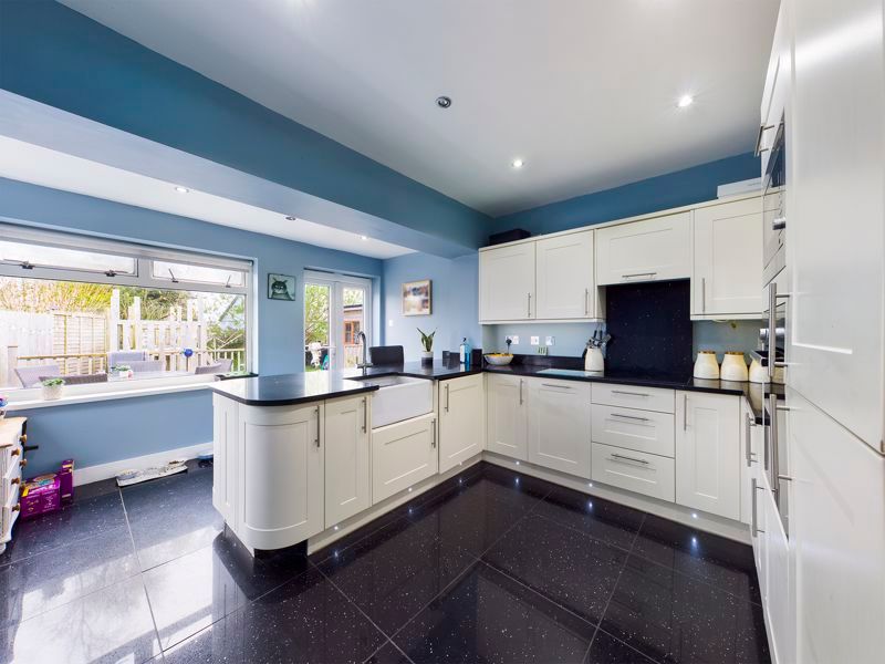 Property photo 2 of 12 Kitchen