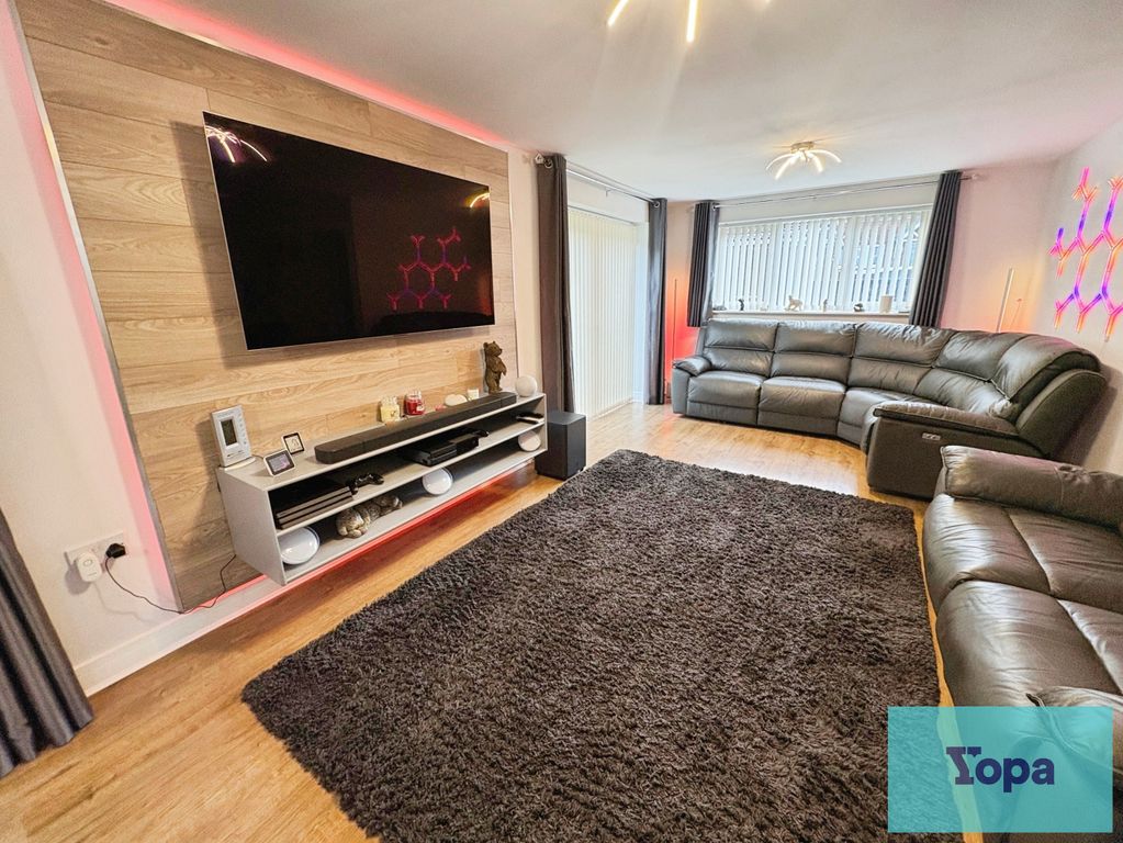 Property photo 2 of 18 Open Plan Living Room