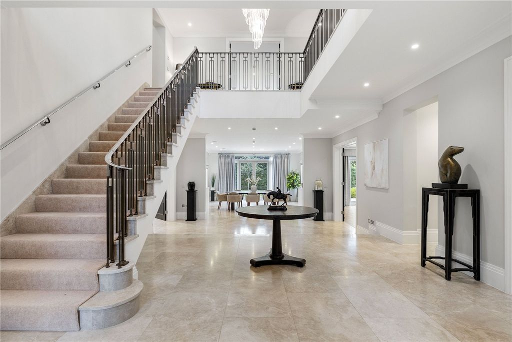 Property photo 2 of 30 Entrance Hall