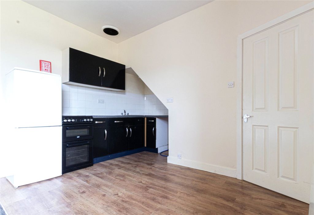 Property photo 3 of 17 Living Kitchen Area