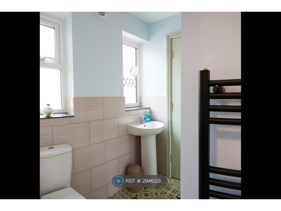 Property photo 2 of 4 Bathroom