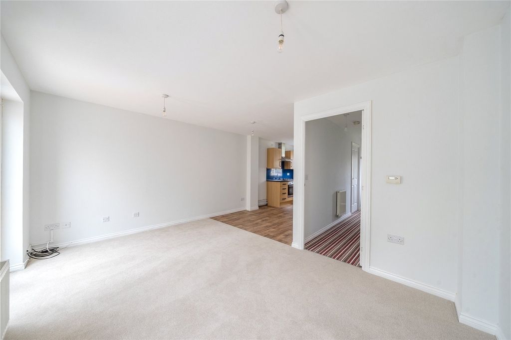 Property photo 2 of 22 Picture No. 12
