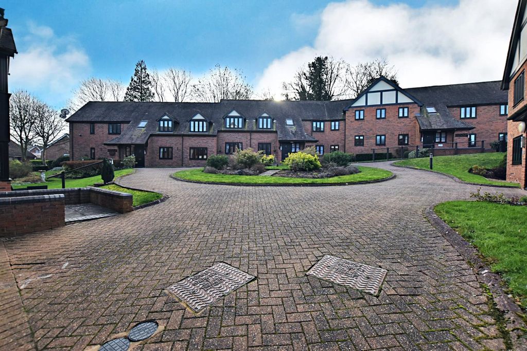 Property photo 1 of 8 Courtyard Frontage