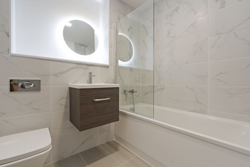 Property photo 3 of 18 Bathroom