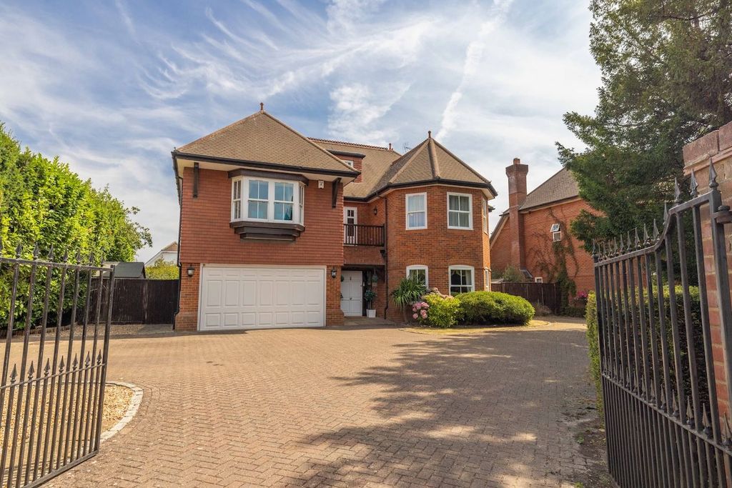 Property photo 1 of 27