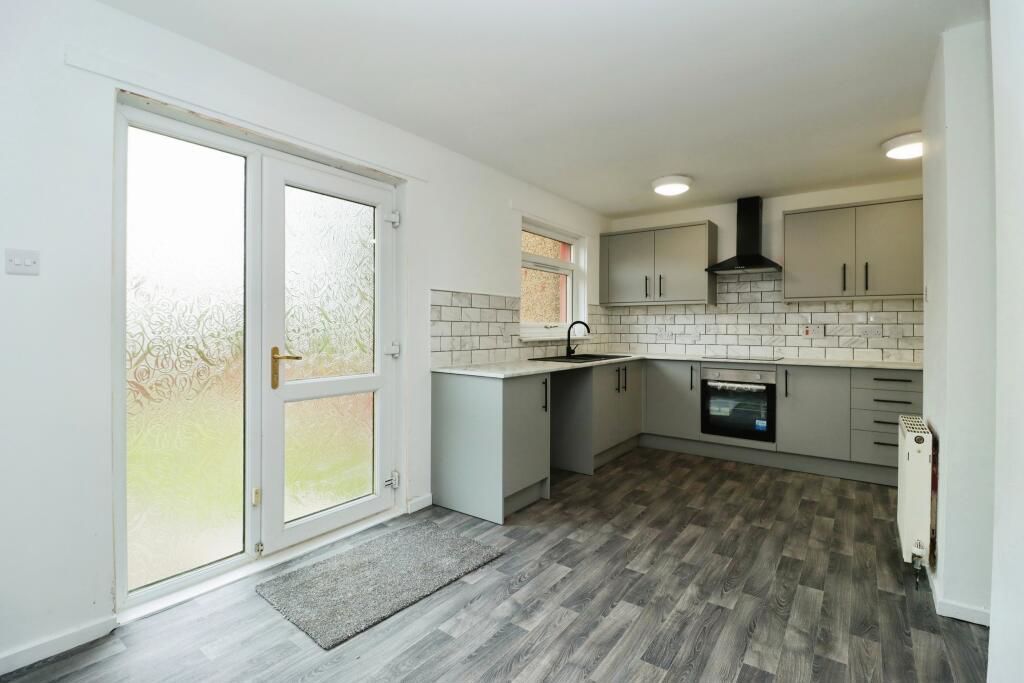 Property photo 2 of 18 Dining Kitchen