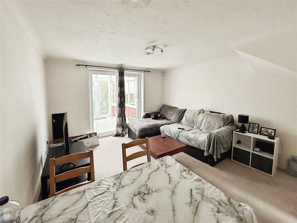 Property photo 2 of 9 Lounge