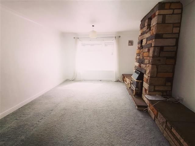 Property photo 3 of 19 Living Room