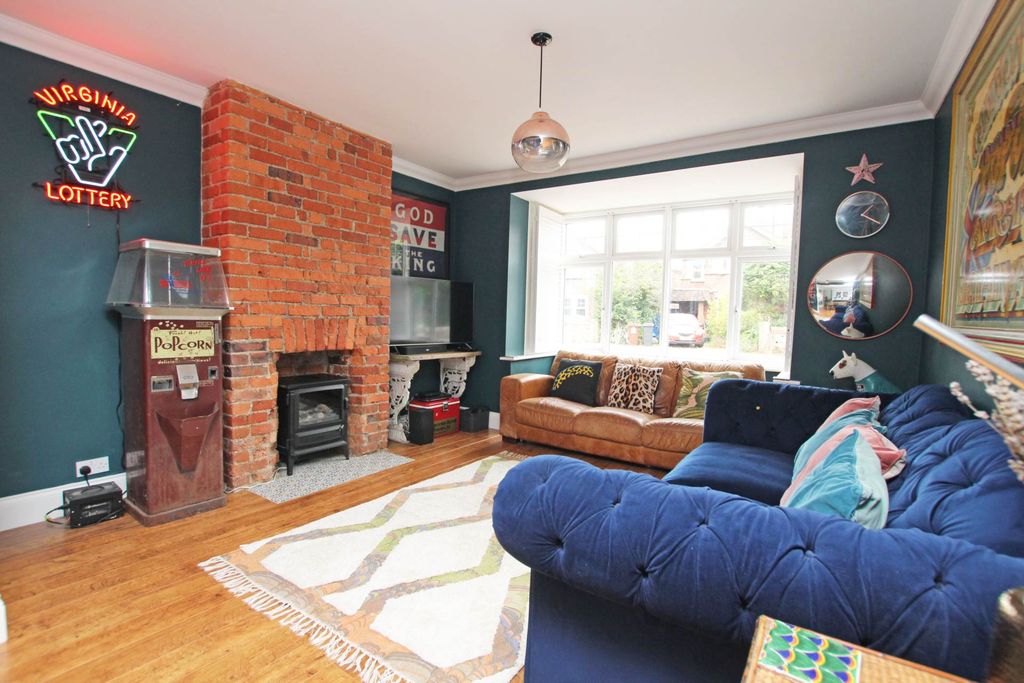 Property photo 2 of 27