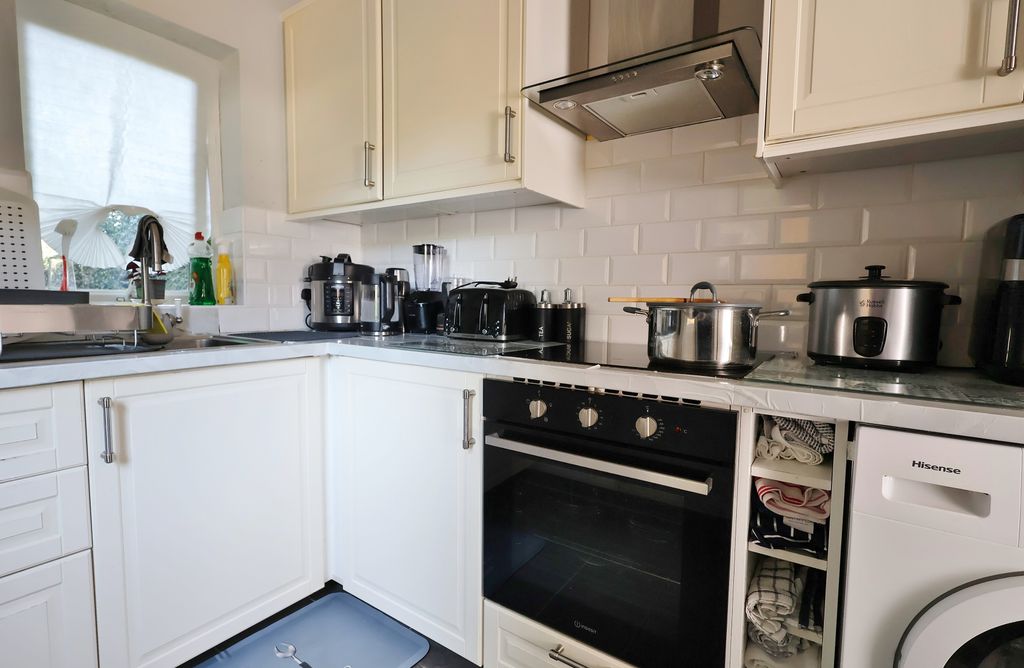 Property photo 2 of 25