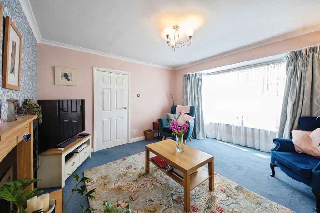 Property photo 3 of 16