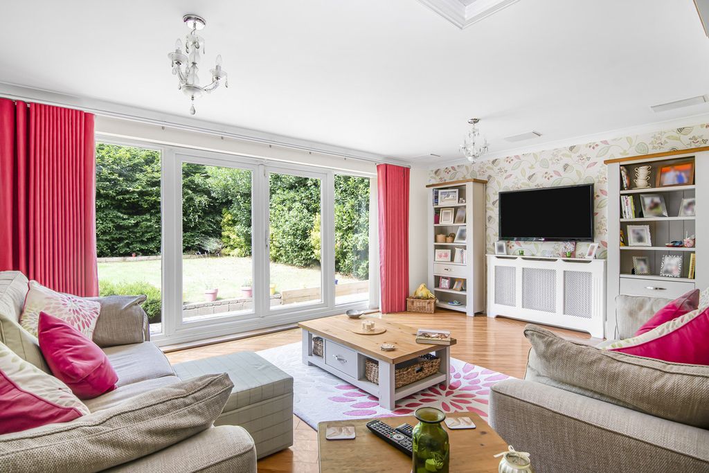 Property photo 2 of 23