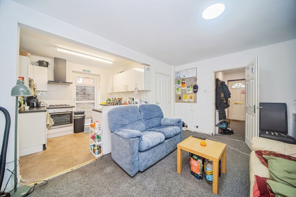 Property photo 3 of 21 Pbox-Img.Jpg