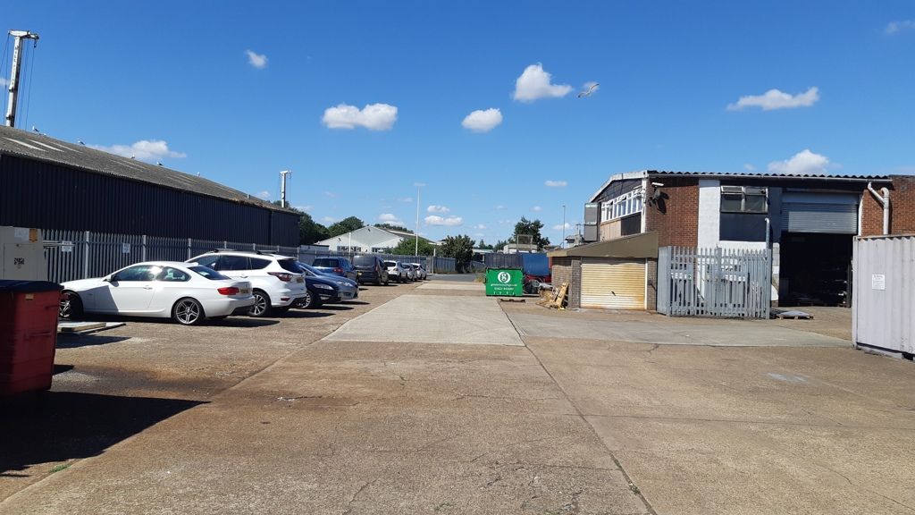 Property photo 3 of 7 Photo 6