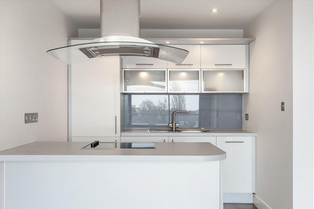 Property photo 3 of 14 Image