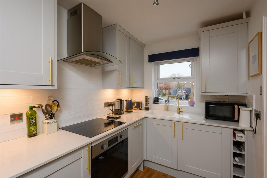 Property photo 2 of 13 Kitchen 2