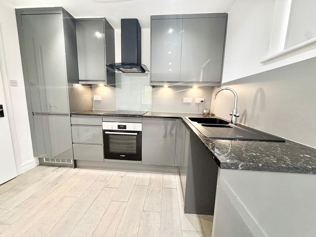 Property photo 1 of 5 2 Bed Flat To Rent Wakefield Court, London Se26