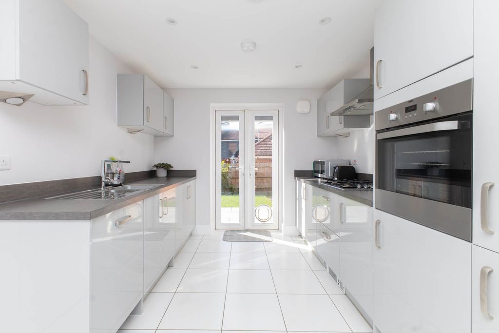 Property photo 2 of 23