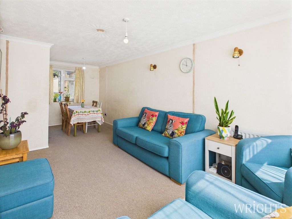 Property photo 2 of 16 Living Room