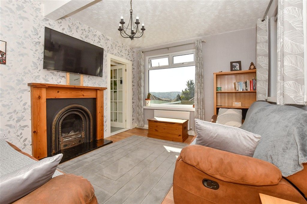 Property photo 3 of 13 Lounge