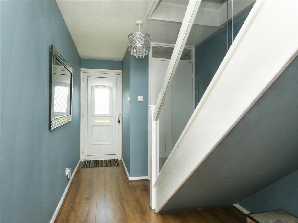 Property photo 3 of 22 Entrance Hall