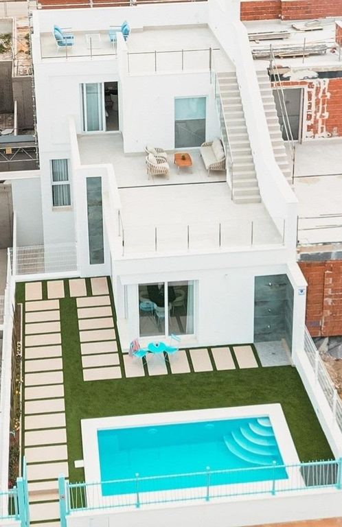 Property photo 3 of 37