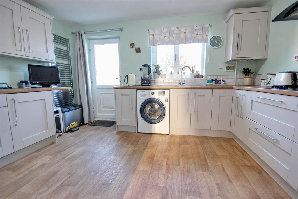 Property photo 3 of 15 Img_0067-Img_0069_Lzn.Jpg