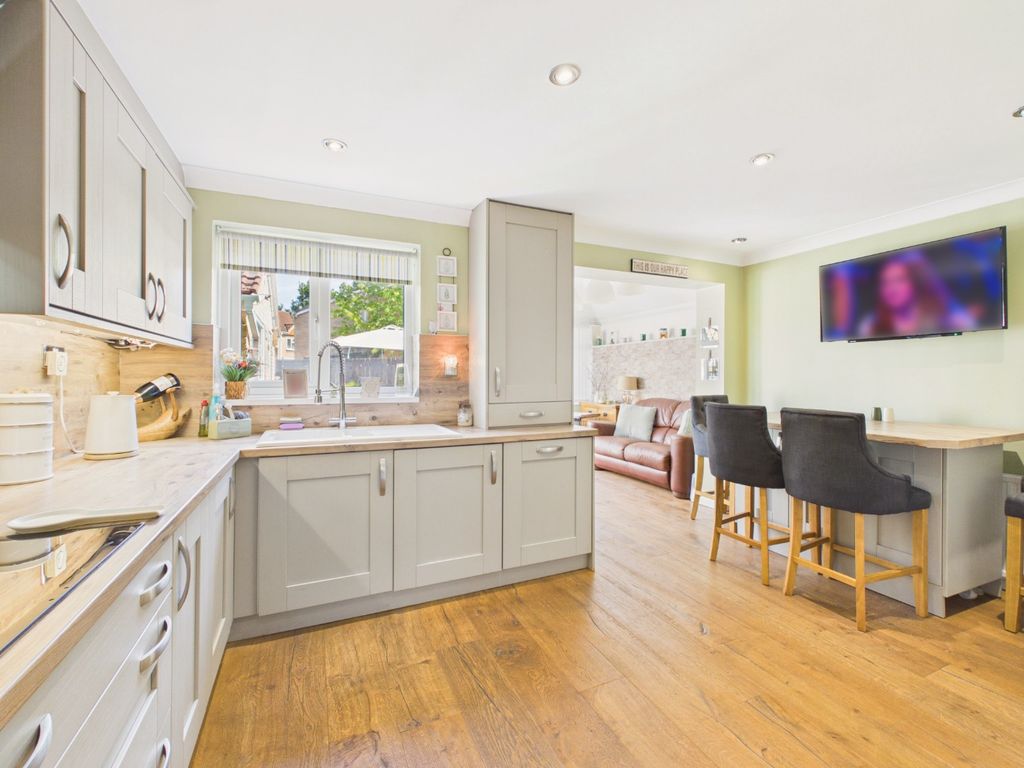 Property photo 3 of 20 4946606