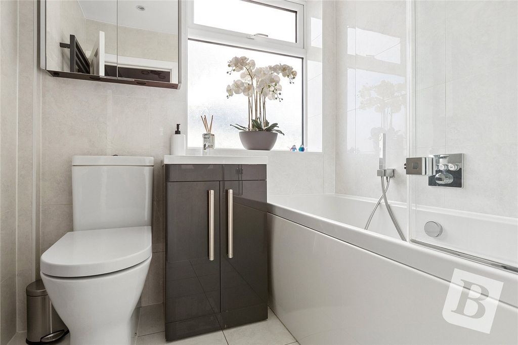 Property photo 3 of 14 Bathroom