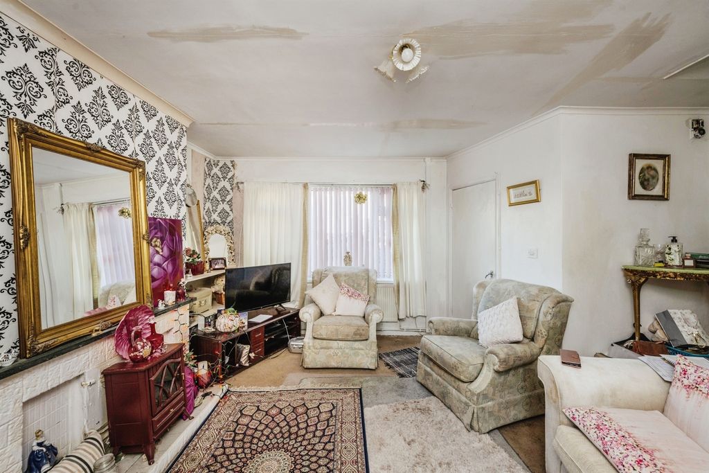 Property photo 3 of 16