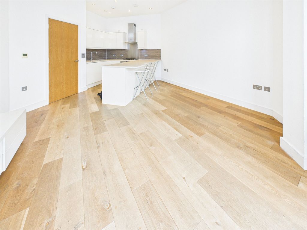 Property photo 2 of 17 Picture No. 12