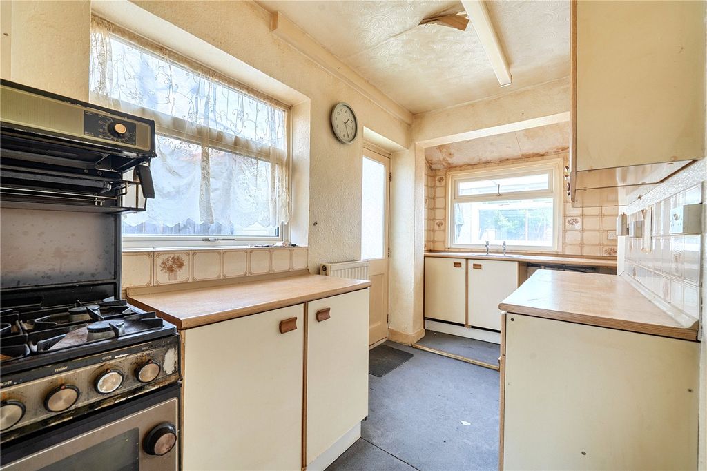 Property photo 3 of 20 Kitchen