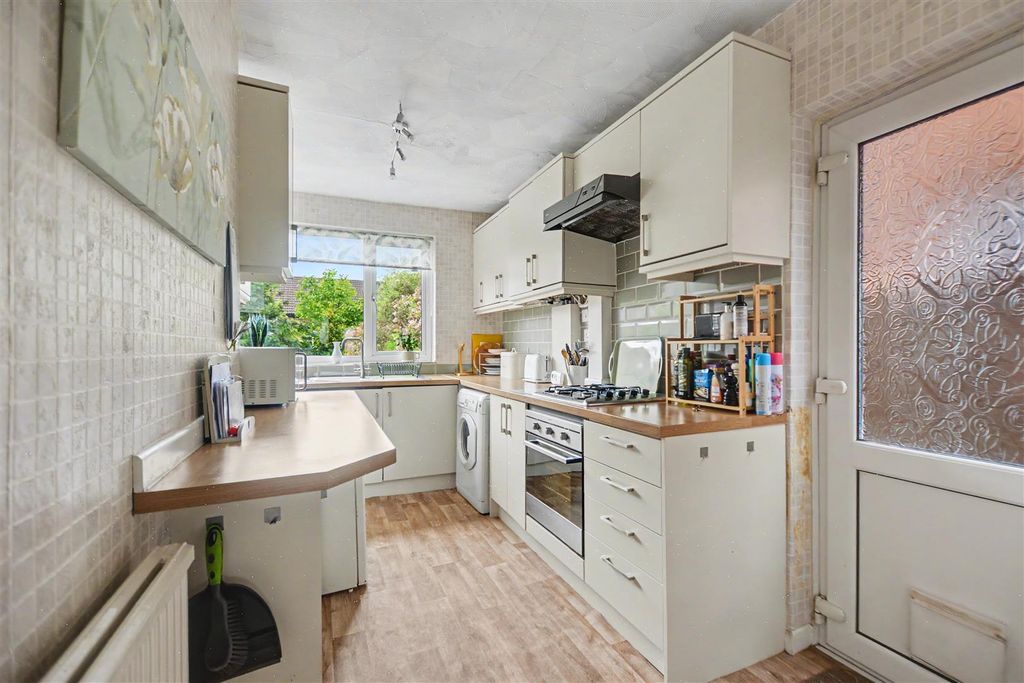 Property photo 2 of 25 Kitchen