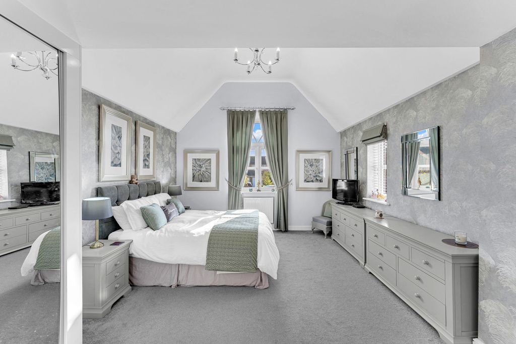 Property photo 2 of 28