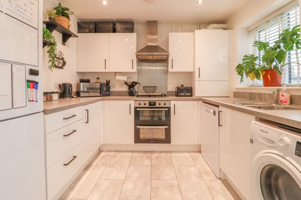 Property photo 2 of 25 4690525