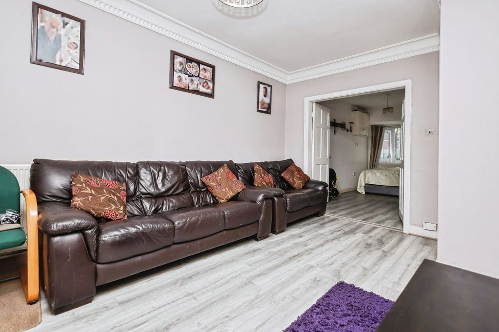Property photo 3 of 37