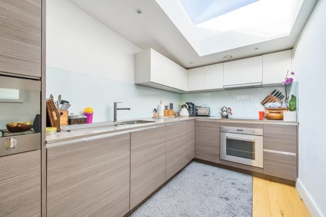 Property photo 2 of 10 Kitchen